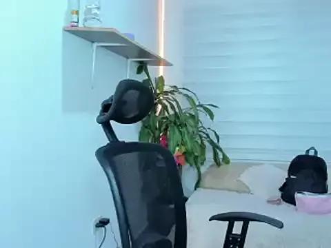 alana_collinss on StripChat 