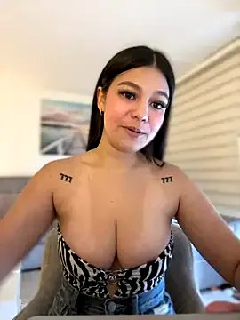 Alyshanon18 on StripChat