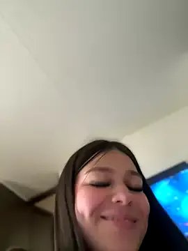 Alyshanon18 on StripChat