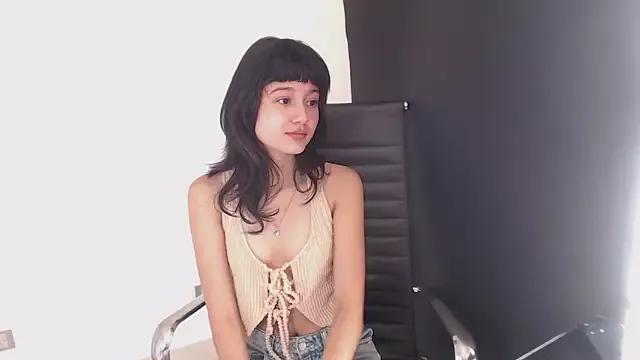 AnaisVelvet7 on StripChat 