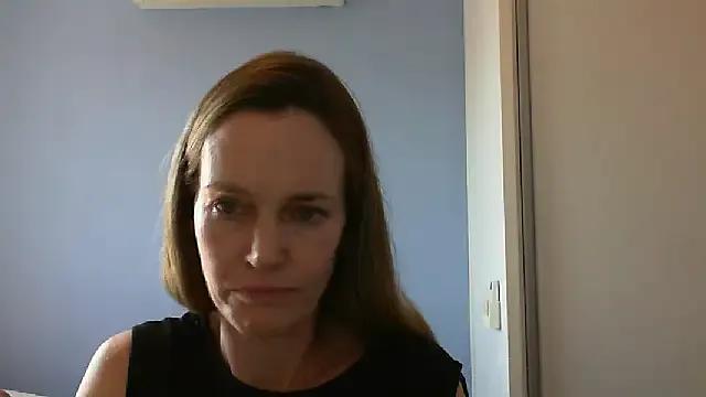 Annylove1 on StripChat 