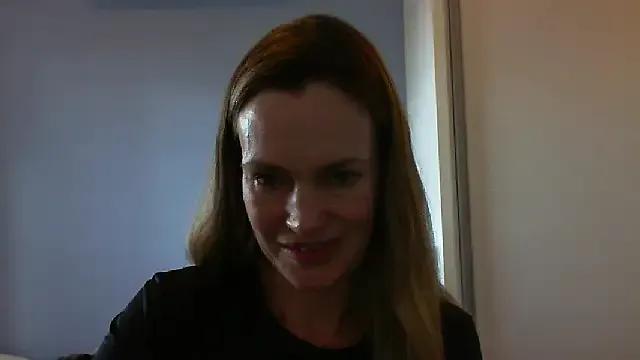 Annylove1 on StripChat 