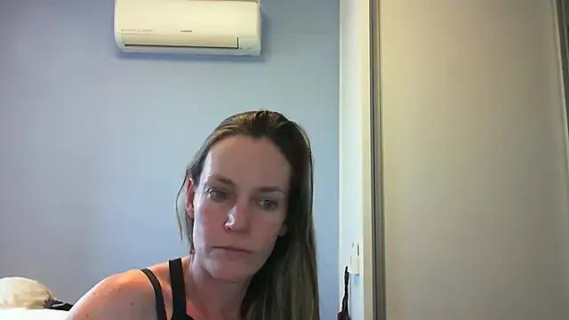 Annylove1 on StripChat 