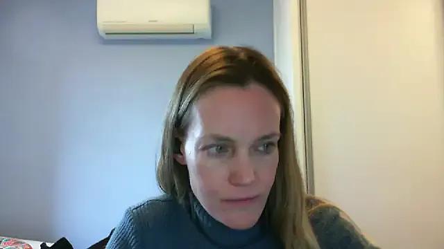 Annylove1 on StripChat 