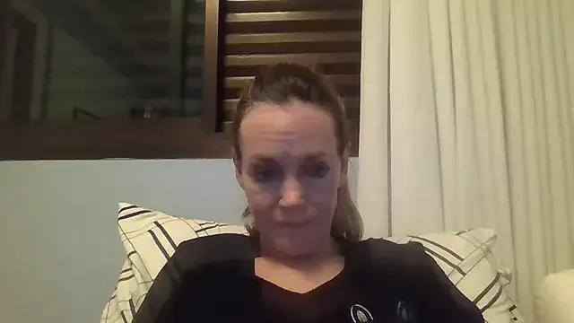 Annylove1 on StripChat 