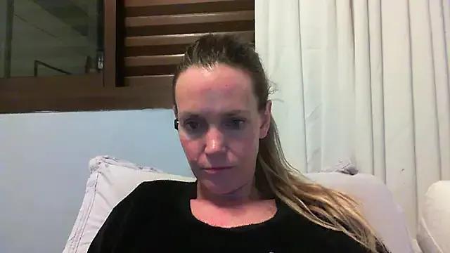 Annylove1 on StripChat 