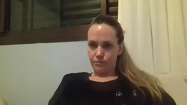 Annylove1 on StripChat