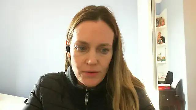 Annylove1 on StripChat 