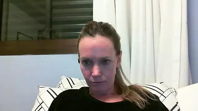 Annylove1 on StripChat 
