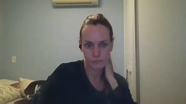 Annylove1 on StripChat 