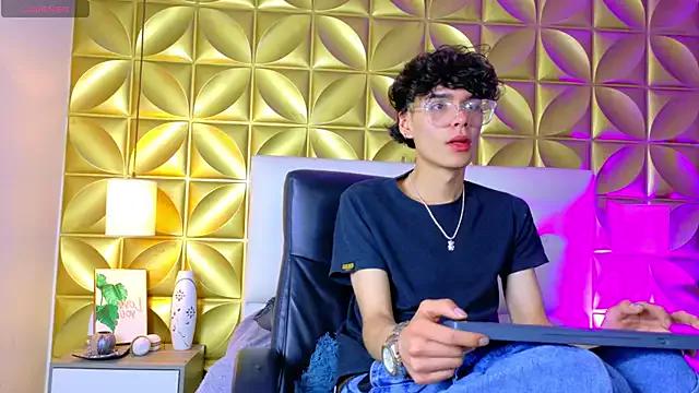 AxelWolfe on StripChat 