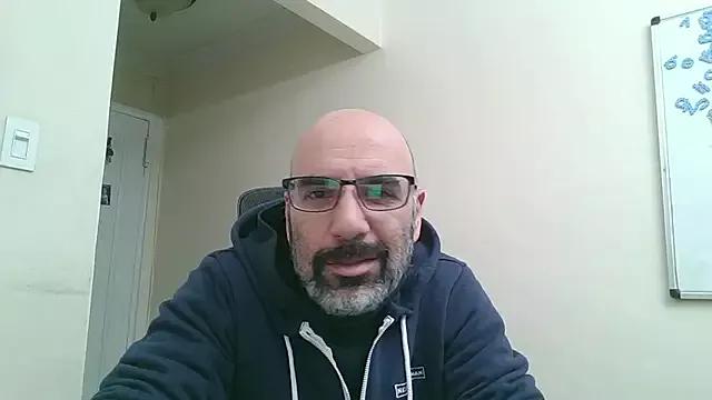 bear_russian_hunk on StripChat 