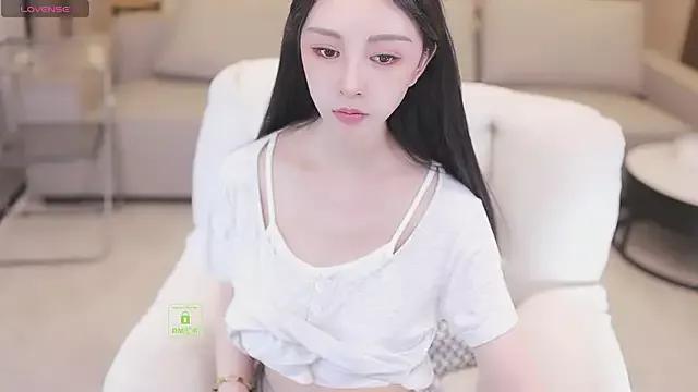 Bella-999 on StripChat 