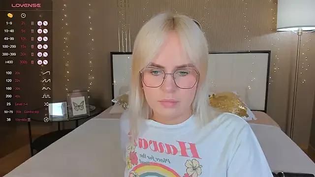 bellatip on StripChat 