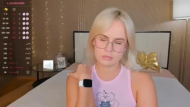 bellatip on StripChat 