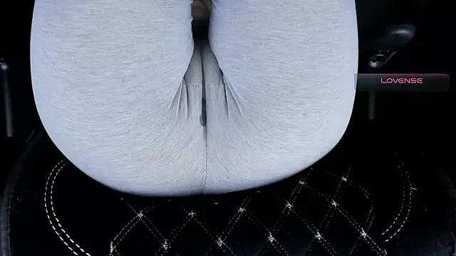 Cameltoe_squirt_inPants on StripChat 