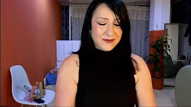 camil_milfdream on StripChat 