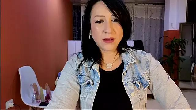 camil_milfdream on StripChat 