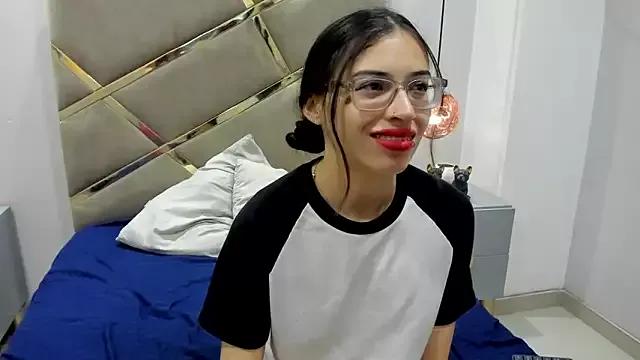 Crimsonsecrets on StripChat 
