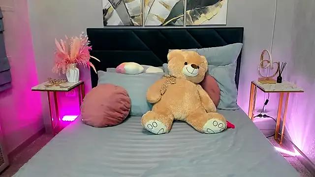 Curvy_Dynamite_ on StripChat 