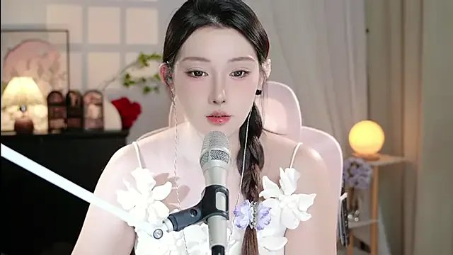 Dou-Dou-er on StripChat