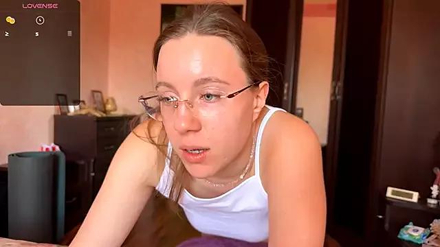 EdythDyer on StripChat 