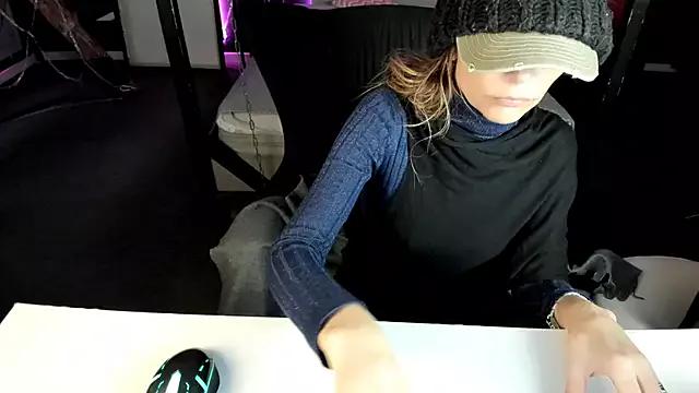 Elizabe_th on StripChat 