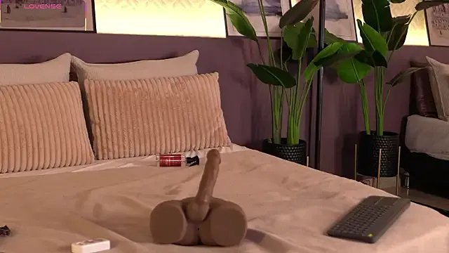 ElleDiane on StripChat