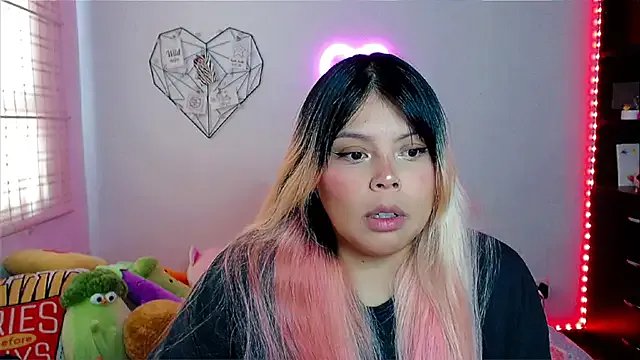 EllieMoonX from StripChat