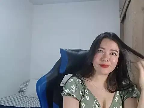 EloiseJun on StripChat 