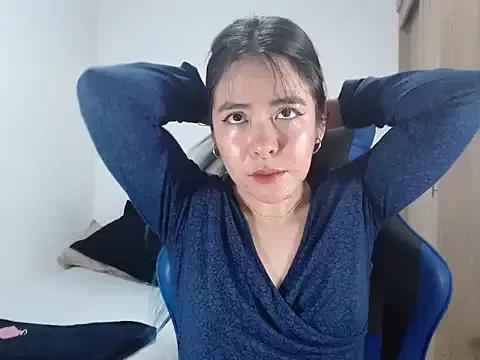 EloiseJun on StripChat 