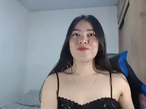 EloiseJun on StripChat 