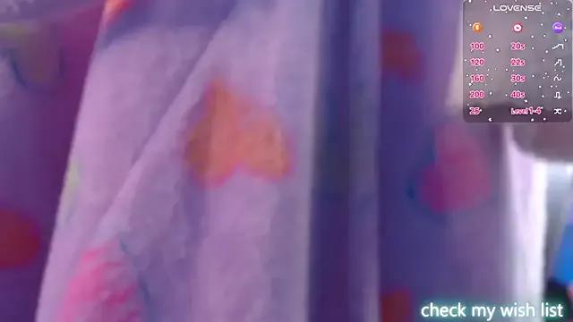 Emerald_gh on StripChat 