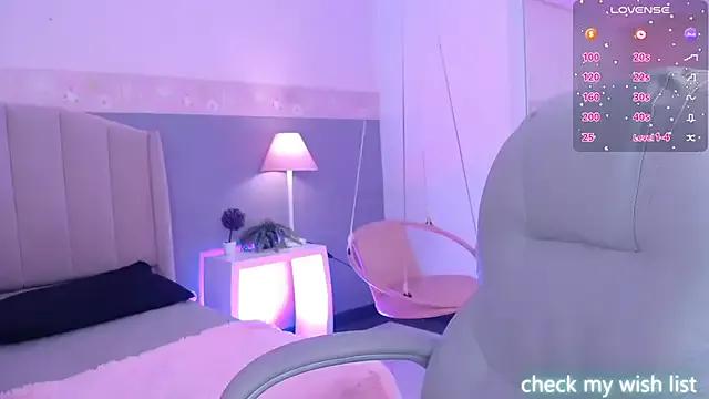 Emerald_gh on StripChat 