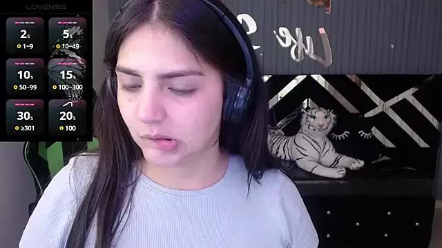 emily_cooper_t on StripChat 