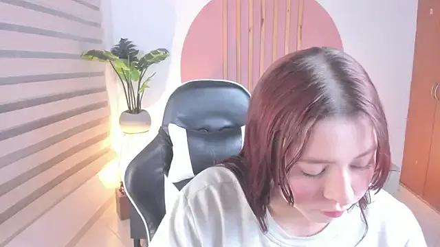 emma_fhox on StripChat 