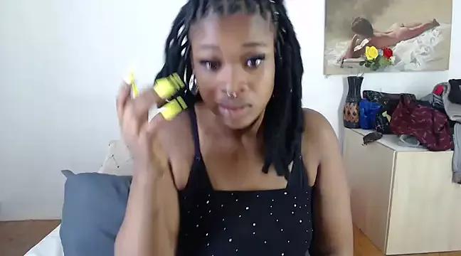 FLOWERLIPS25 on StripChat 
