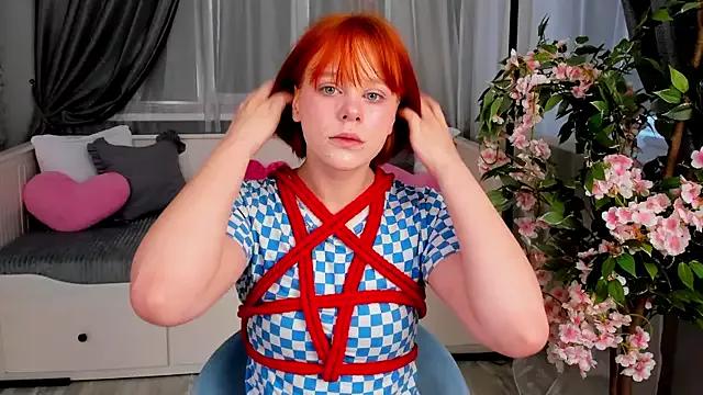 GingerSnapDoll on StripChat 