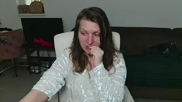 GlamyGlam on StripChat 