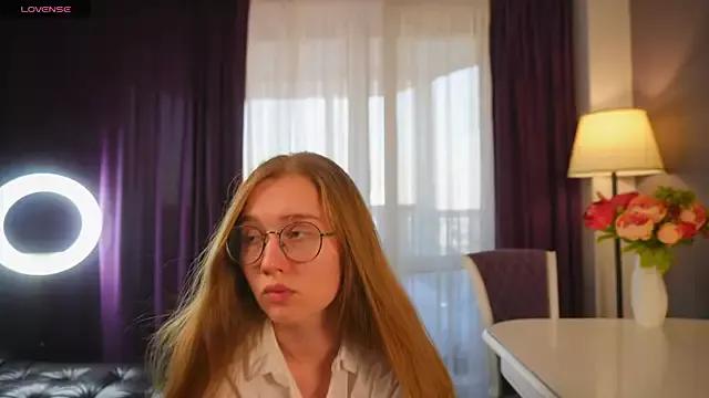 HarrietGeorge on StripChat 