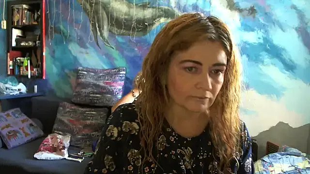 Helen1974 on StripChat