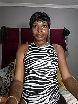 HoneyDropsX on StripChat 