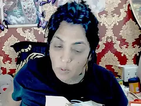 Indiancatz2 on StripChat 
