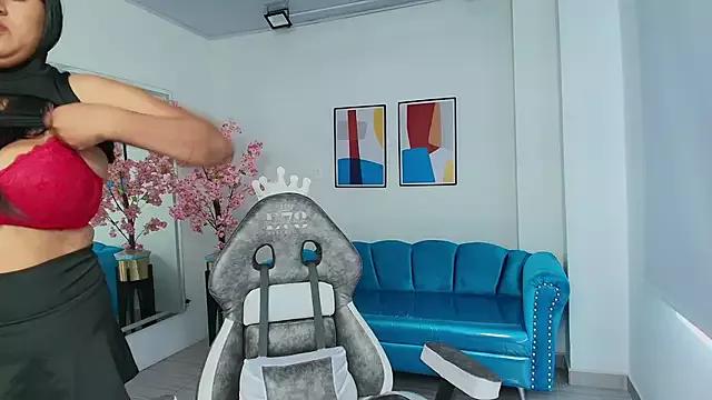 isabella_gomexx on StripChat 