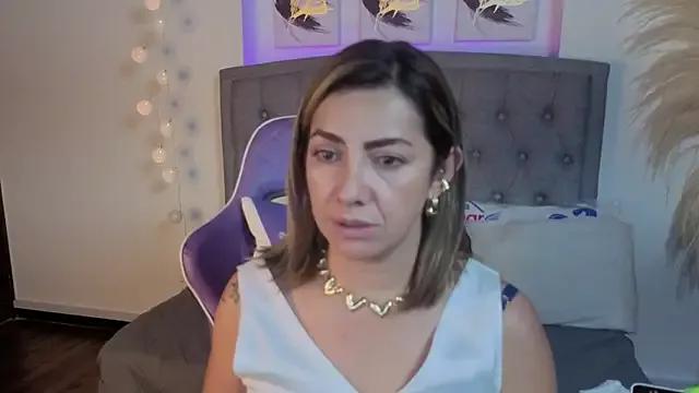 Isabella_lt on StripChat 