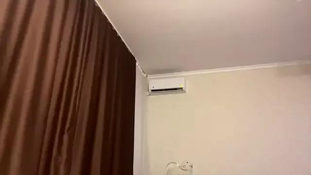Juicy_Malinka on StripChat 