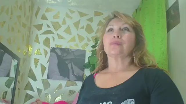Kazsandraa on StripChat 