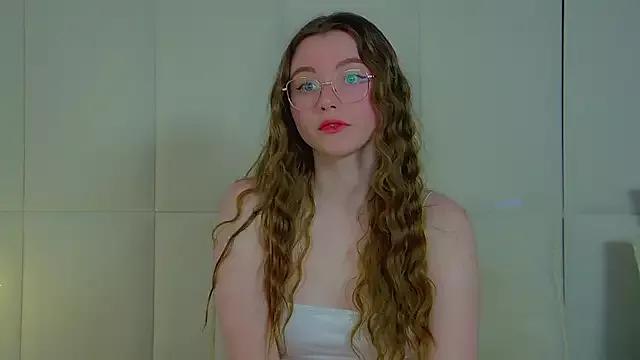 KeiraAsti on StripChat 