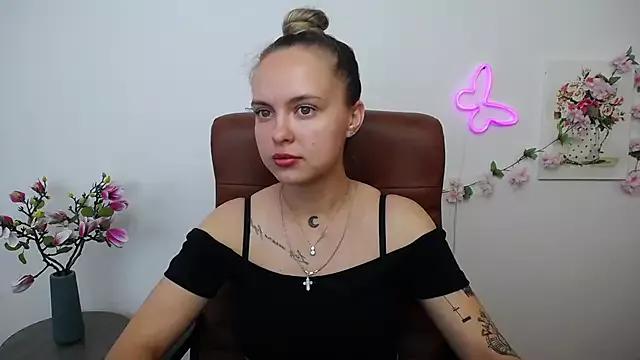 KhaleesiMoon on StripChat 