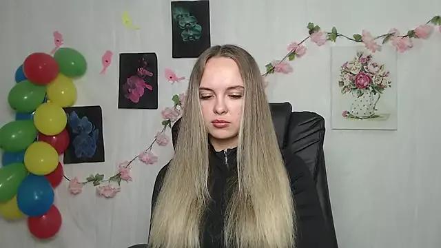 KhaleesiMoon on StripChat 